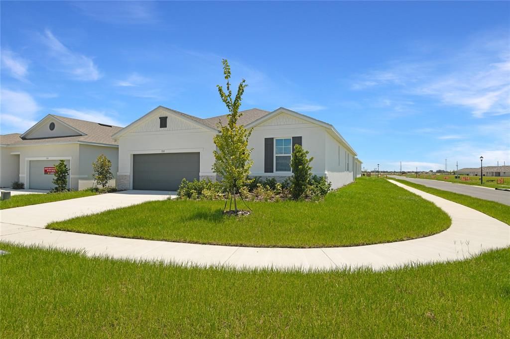 Active With Contract: $349,950 (4 beds, 3 baths, 2077 Square Feet)