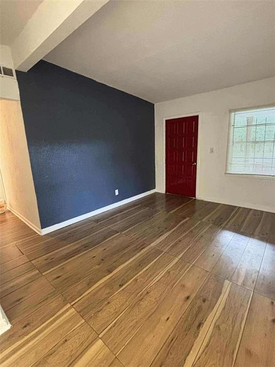 待售: $155,000 (3 贝兹, 1 浴室, 770 平方英尺)