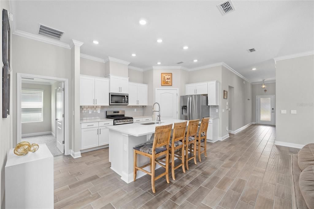 Active With Contract: $395,000 (3 beds, 2 baths, 1798 Square Feet)