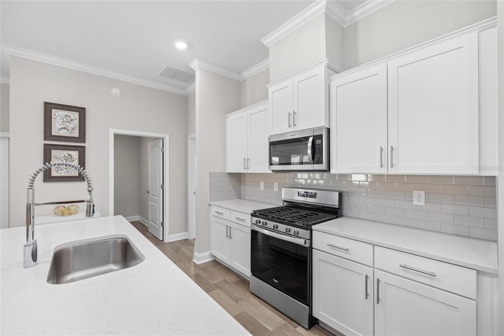 Active With Contract: $395,000 (3 beds, 2 baths, 1798 Square Feet)