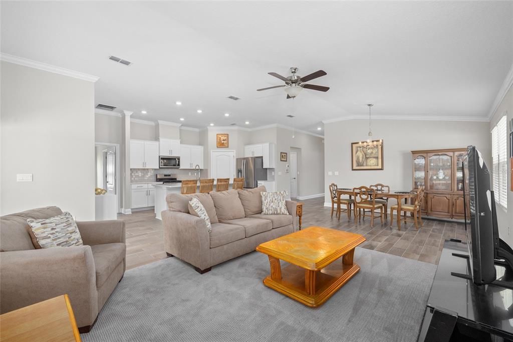 Active With Contract: $395,000 (3 beds, 2 baths, 1798 Square Feet)