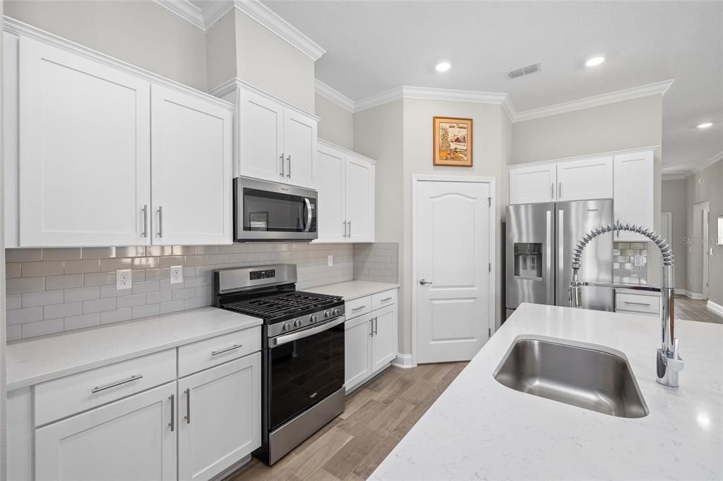 Active With Contract: $395,000 (3 beds, 2 baths, 1798 Square Feet)