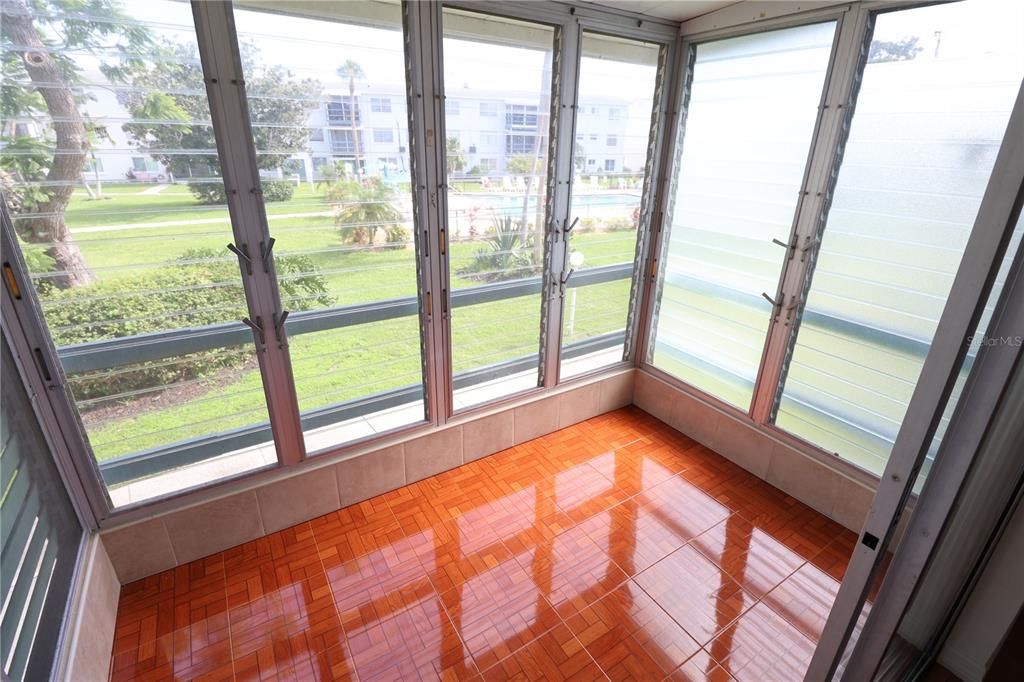 合同活跃: $1,000 (1 贝兹, 1 浴室, 576 平方英尺)