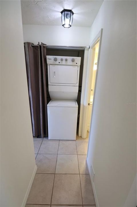 合同活跃: $1,000 (1 贝兹, 1 浴室, 576 平方英尺)