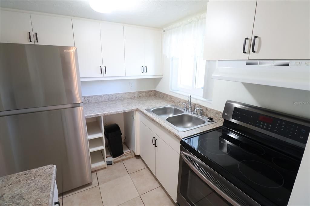 合同活跃: $1,000 (1 贝兹, 1 浴室, 576 平方英尺)