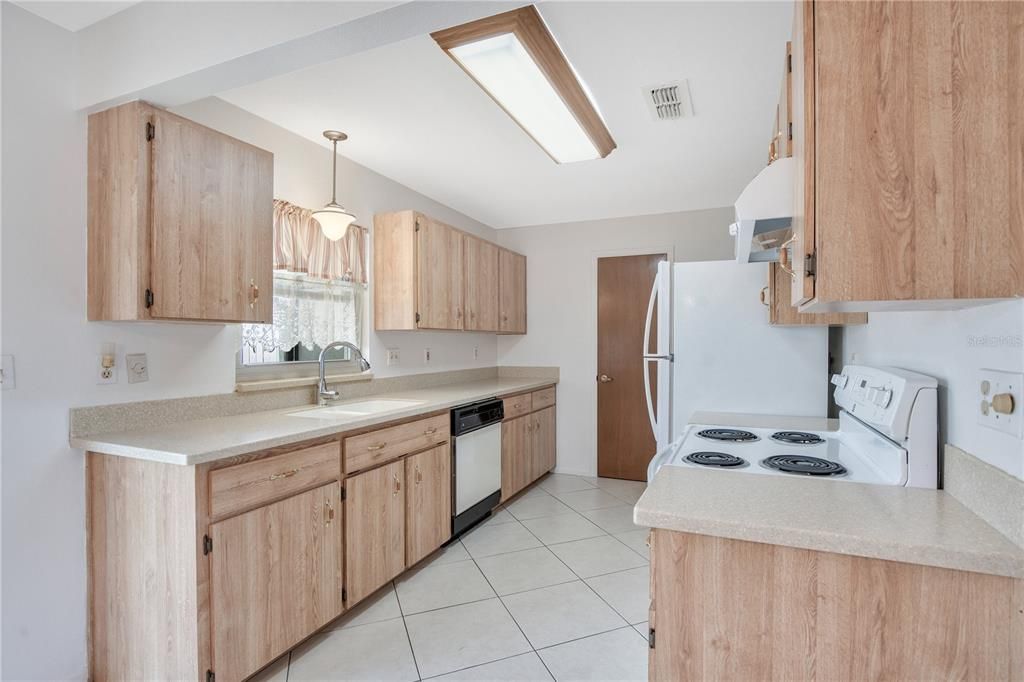 Activo con contrato: $198,500 (2 camas, 2 baños, 1074 Pies cuadrados)