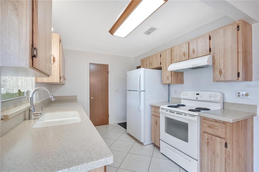 Activo con contrato: $198,500 (2 camas, 2 baños, 1074 Pies cuadrados)