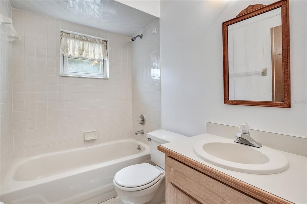 Activo con contrato: $198,500 (2 camas, 2 baños, 1074 Pies cuadrados)