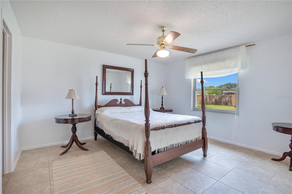 Activo con contrato: $198,500 (2 camas, 2 baños, 1074 Pies cuadrados)