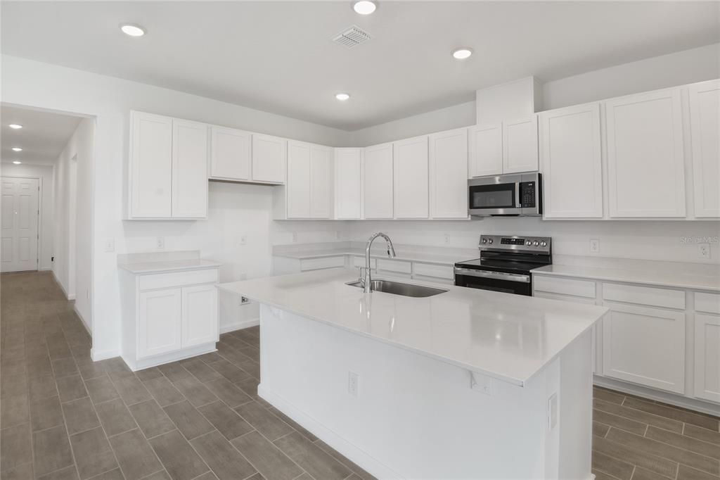 合同活跃: $349,999 (4 贝兹, 3 浴室, 2077 平方英尺)