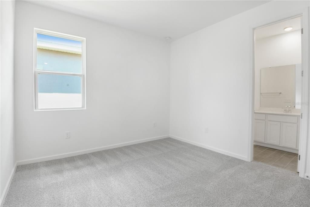 合同活跃: $349,999 (4 贝兹, 3 浴室, 2077 平方英尺)