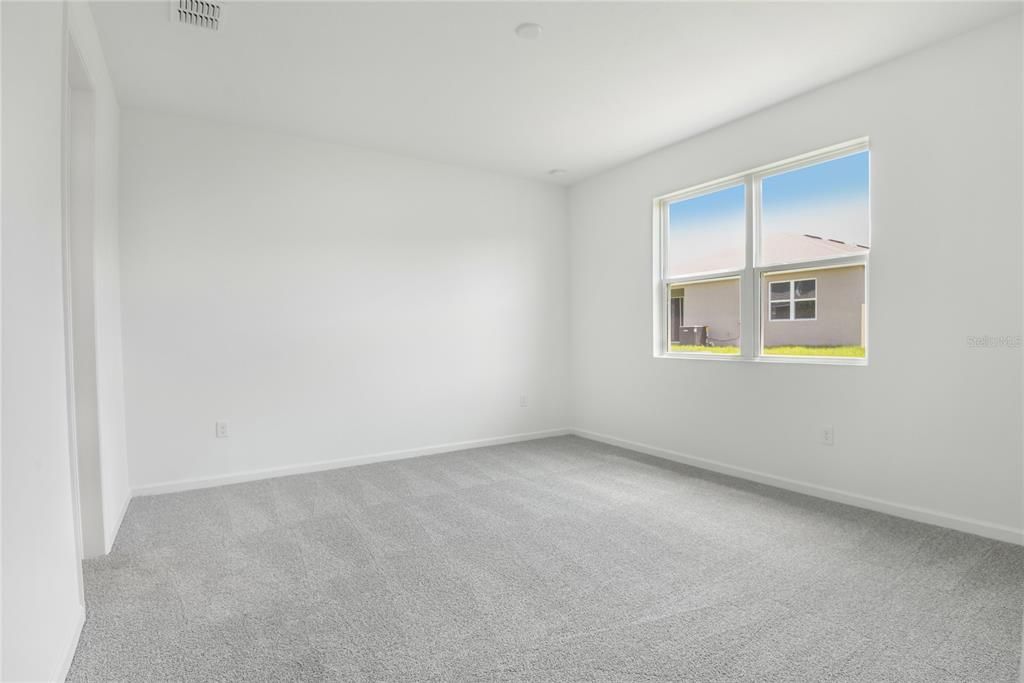 合同活跃: $349,999 (4 贝兹, 3 浴室, 2077 平方英尺)