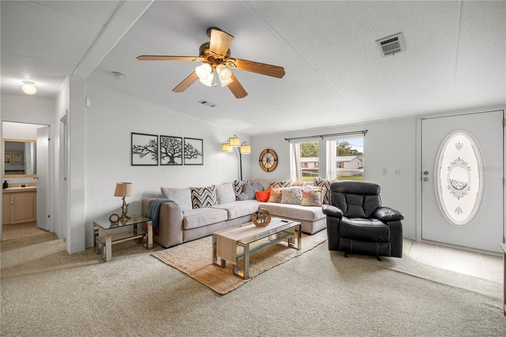 For Sale: $175,000 (3 beds, 2 baths, 1296 Square Feet)