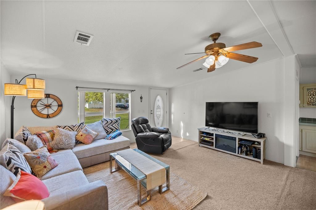 For Sale: $175,000 (3 beds, 2 baths, 1296 Square Feet)