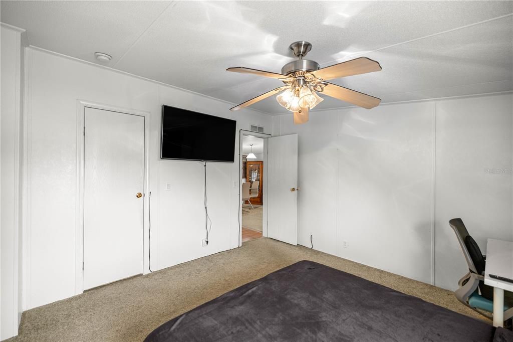 For Sale: $175,000 (3 beds, 2 baths, 1296 Square Feet)