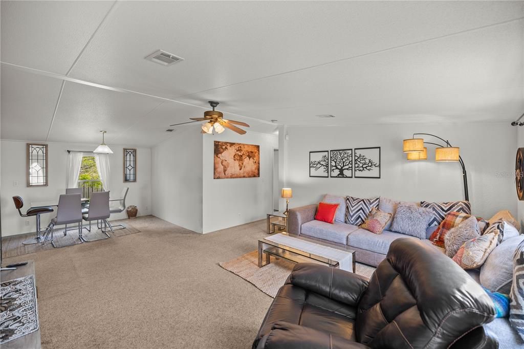 For Sale: $175,000 (3 beds, 2 baths, 1296 Square Feet)