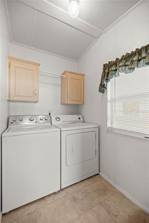 For Sale: $175,000 (3 beds, 2 baths, 1296 Square Feet)