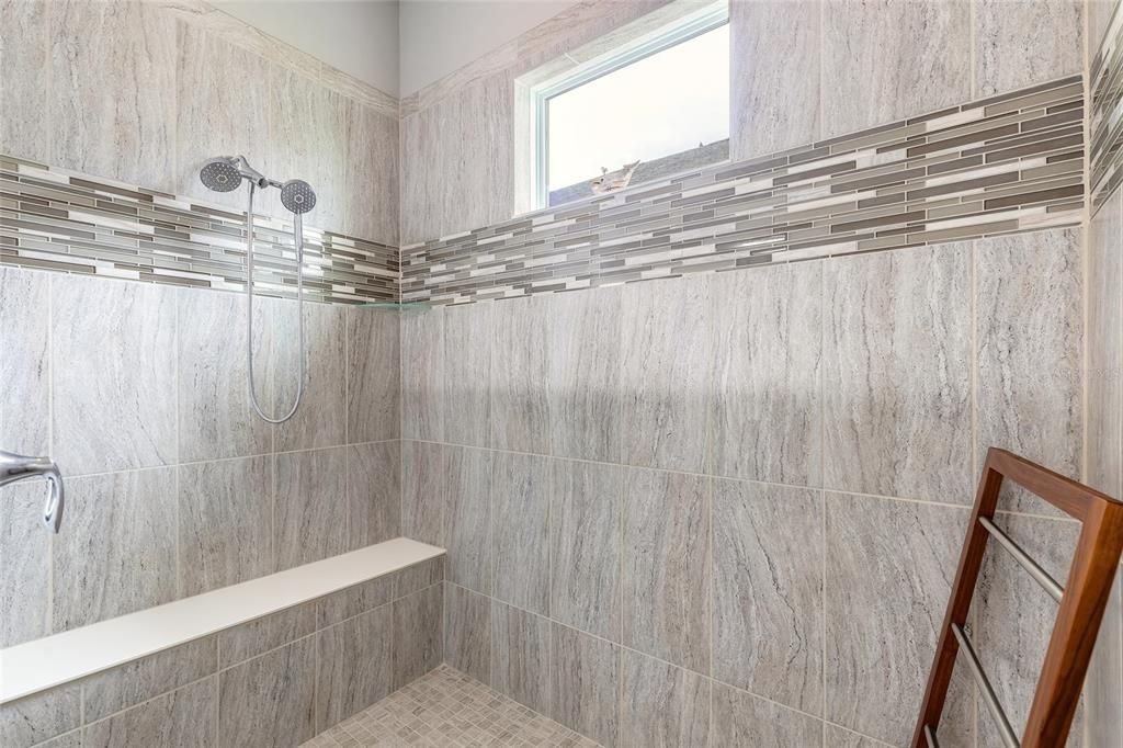 Под контрактом: $749,888 (4 спален, 3 ванн, 2511 Квадратных фут)