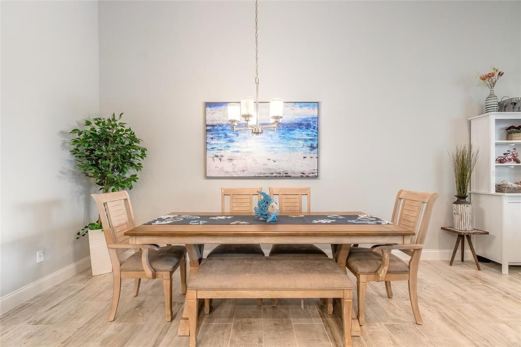 Под контрактом: $749,888 (4 спален, 3 ванн, 2511 Квадратных фут)