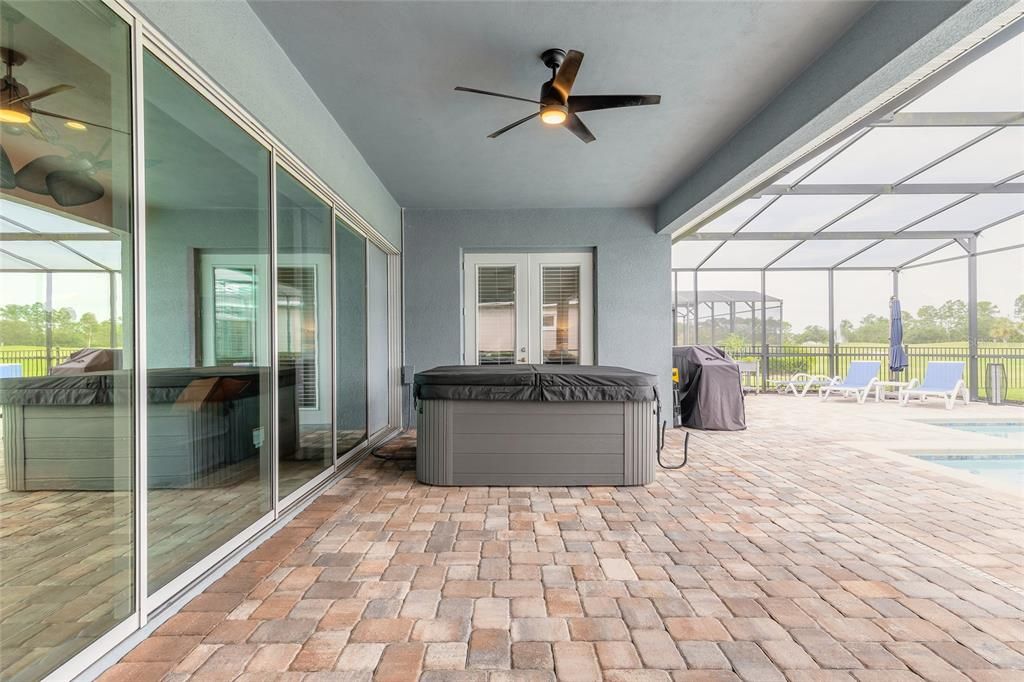 Под контрактом: $749,888 (4 спален, 3 ванн, 2511 Квадратных фут)