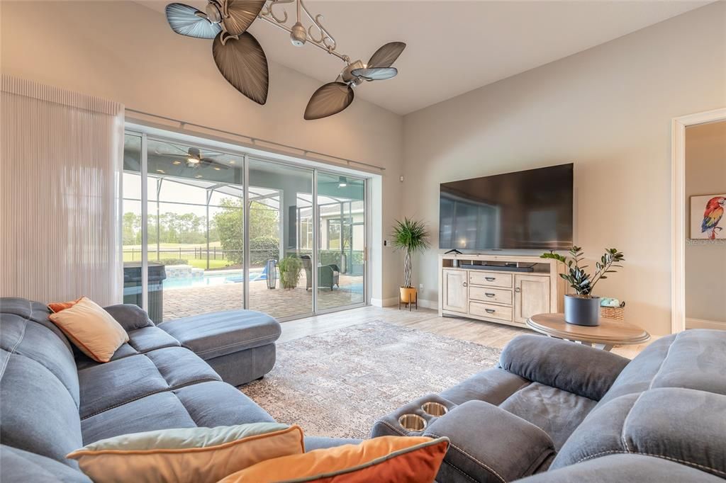 Под контрактом: $749,888 (4 спален, 3 ванн, 2511 Квадратных фут)