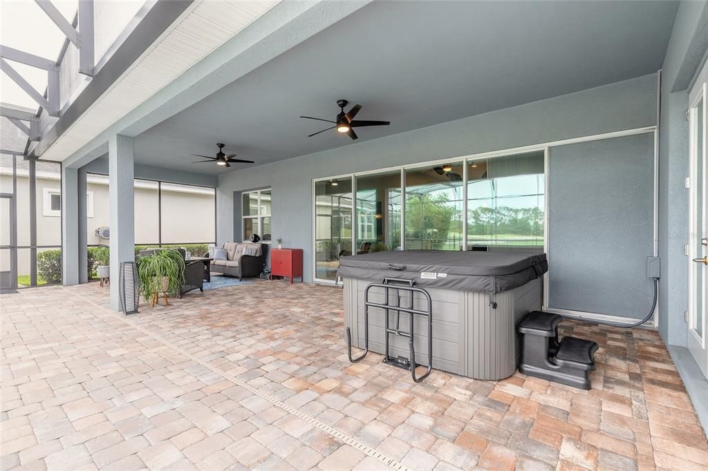 Под контрактом: $749,888 (4 спален, 3 ванн, 2511 Квадратных фут)