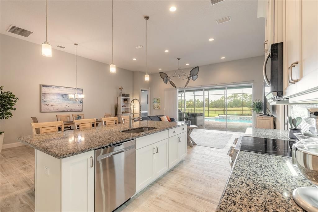 Под контрактом: $749,888 (4 спален, 3 ванн, 2511 Квадратных фут)