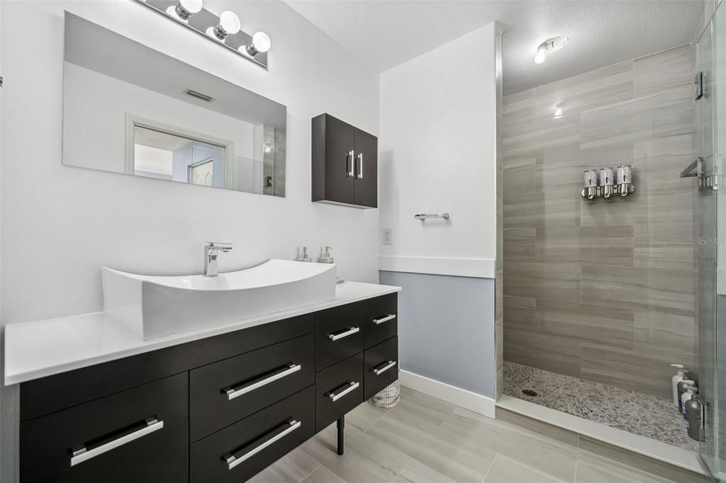 待售: $359,900 (2 贝兹, 2 浴室, 1333 平方英尺)