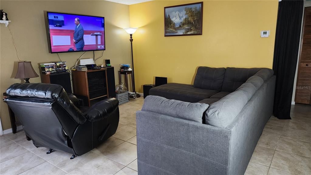 На продажу: $194,500 (2 спален, 2 ванн, 1038 Квадратных фут)