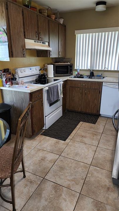 На продажу: $194,500 (2 спален, 2 ванн, 1038 Квадратных фут)