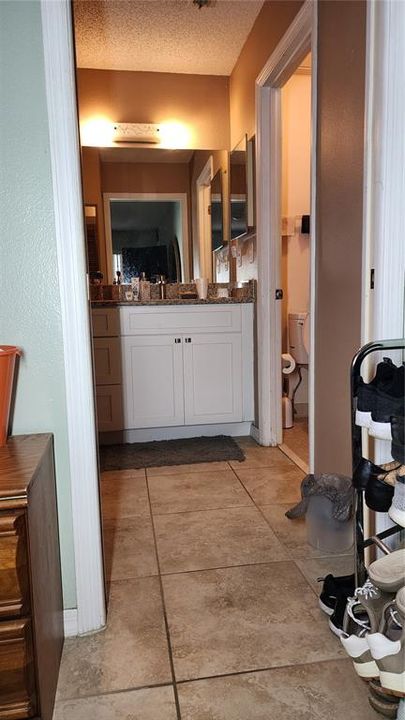 На продажу: $194,500 (2 спален, 2 ванн, 1038 Квадратных фут)