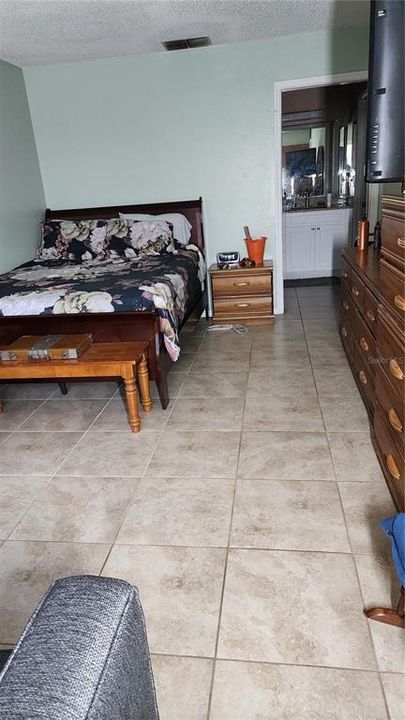 На продажу: $194,500 (2 спален, 2 ванн, 1038 Квадратных фут)