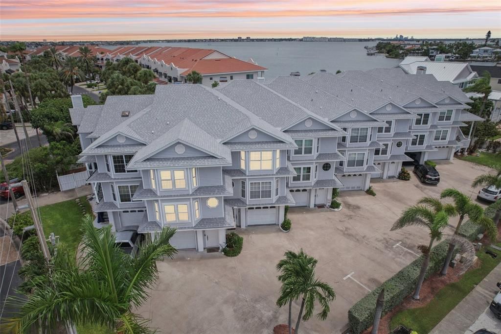 На продажу: $885,000 (3 спален, 3 ванн, 2435 Квадратных фут)