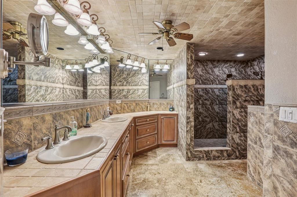 На продажу: $885,000 (3 спален, 3 ванн, 2435 Квадратных фут)