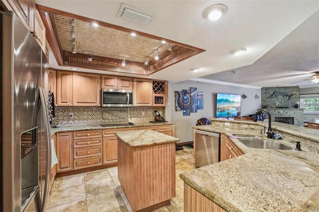 На продажу: $885,000 (3 спален, 3 ванн, 2435 Квадратных фут)