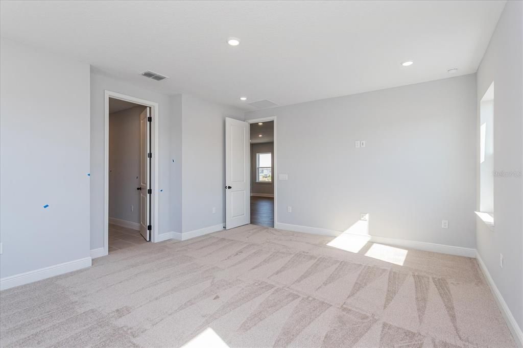 Под контрактом: $962,990 (4 спален, 3 ванн, 3413 Квадратных фут)