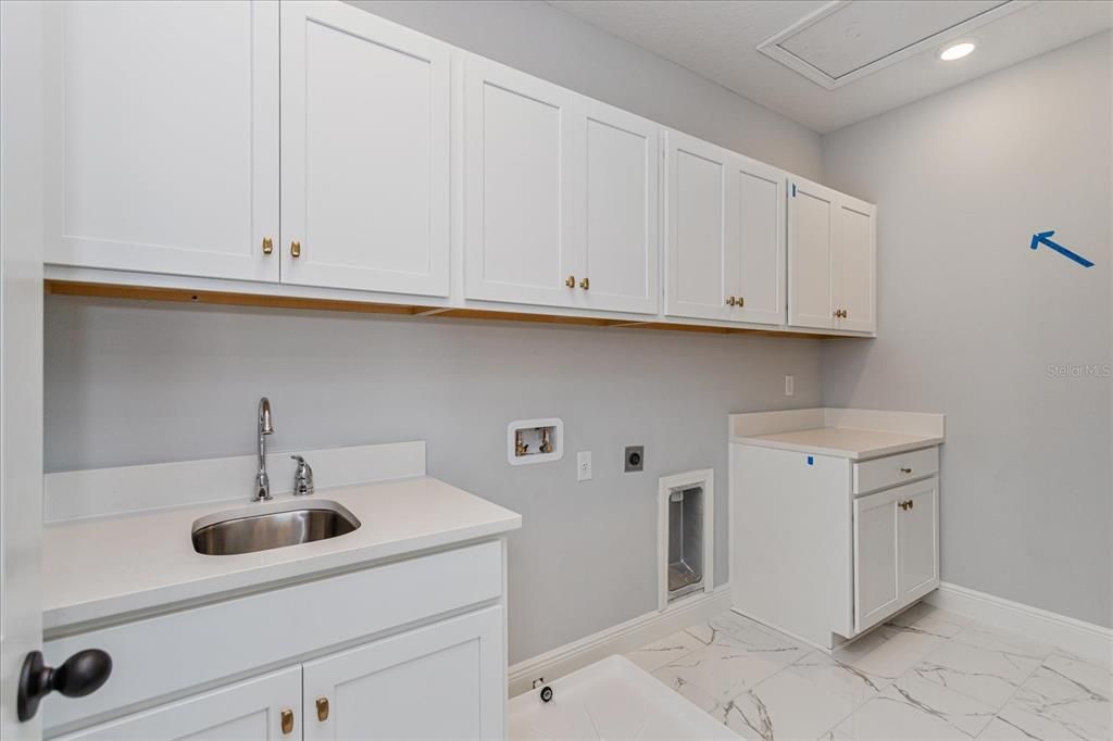 Под контрактом: $962,990 (4 спален, 3 ванн, 3413 Квадратных фут)