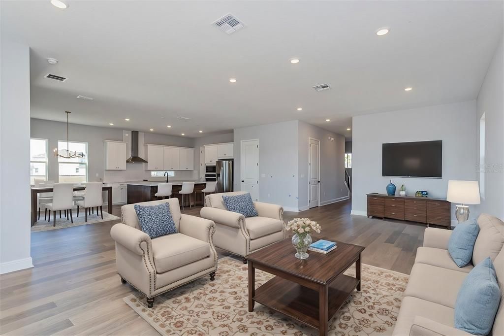 Под контрактом: $962,990 (4 спален, 3 ванн, 3413 Квадратных фут)