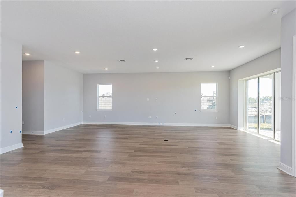 Под контрактом: $962,990 (4 спален, 3 ванн, 3413 Квадратных фут)