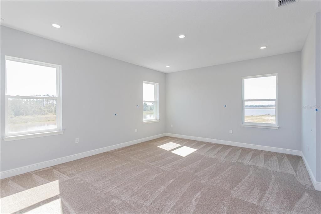 Под контрактом: $962,990 (4 спален, 3 ванн, 3413 Квадратных фут)