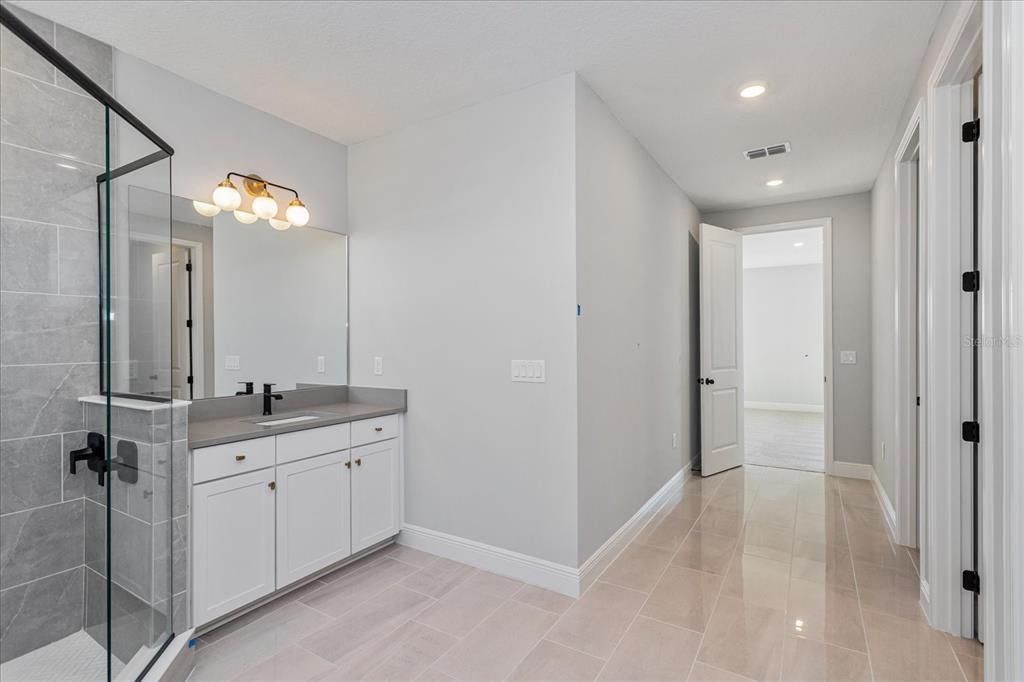 Под контрактом: $962,990 (4 спален, 3 ванн, 3413 Квадратных фут)