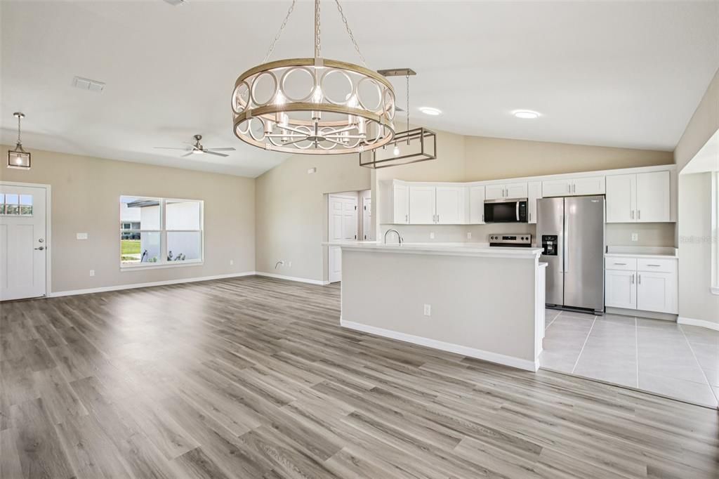 For Sale: $399,900 (3 beds, 2 baths, 1884 Square Feet)