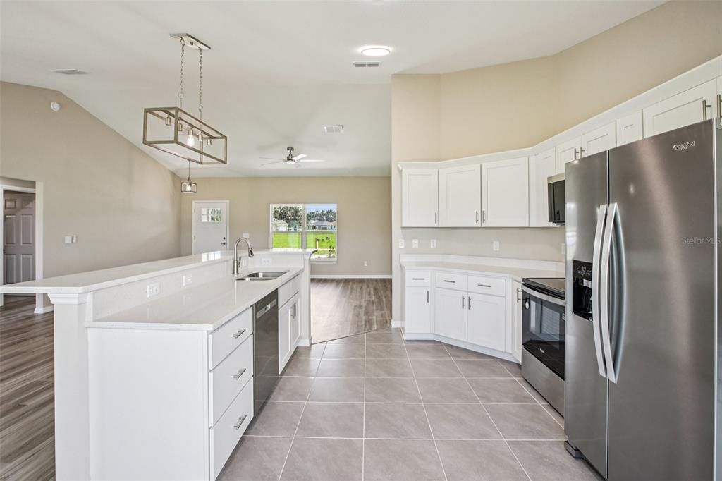 For Sale: $399,900 (3 beds, 2 baths, 1884 Square Feet)