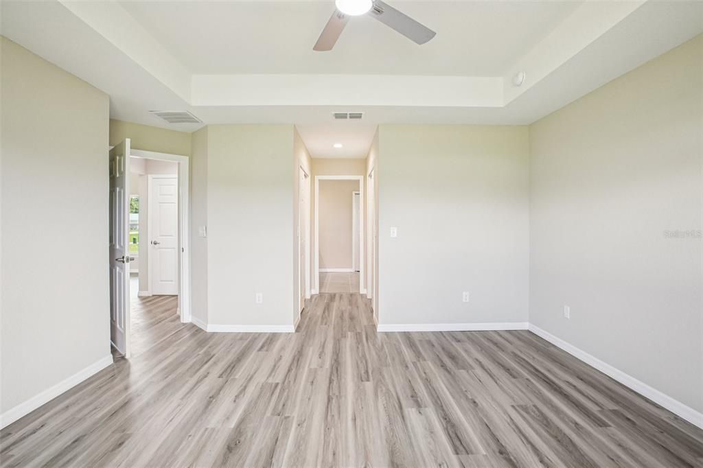For Sale: $399,900 (3 beds, 2 baths, 1884 Square Feet)