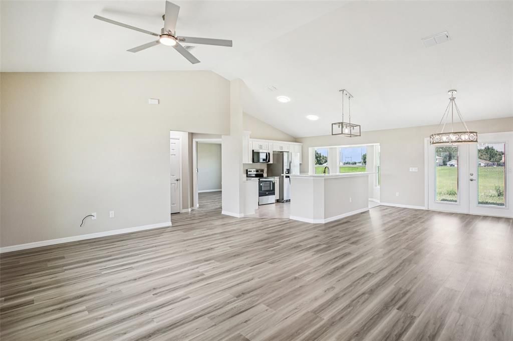 For Sale: $399,900 (3 beds, 2 baths, 1884 Square Feet)