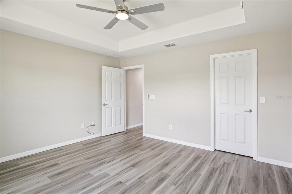 For Sale: $399,900 (3 beds, 2 baths, 1884 Square Feet)
