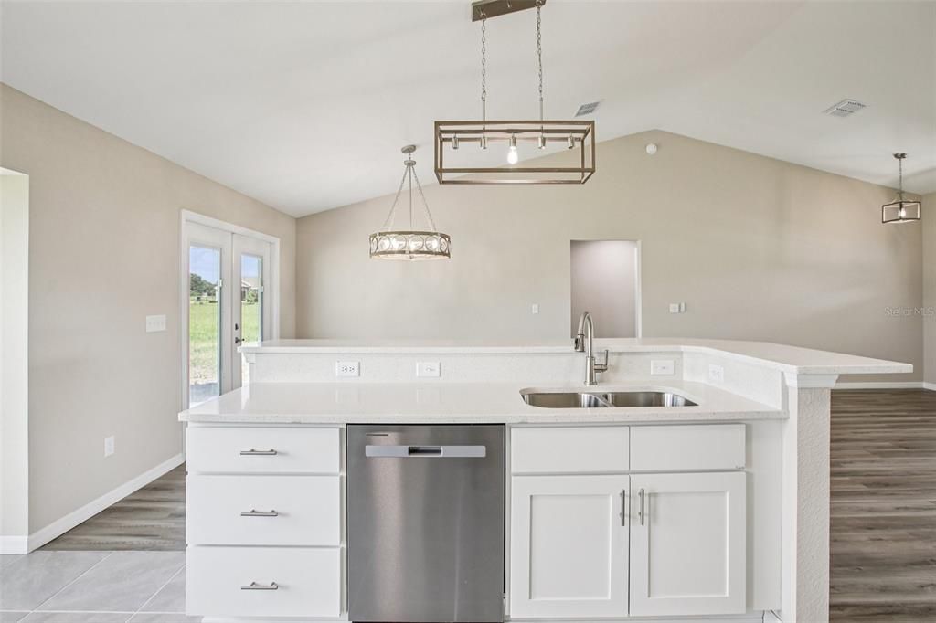 For Sale: $399,900 (3 beds, 2 baths, 1884 Square Feet)