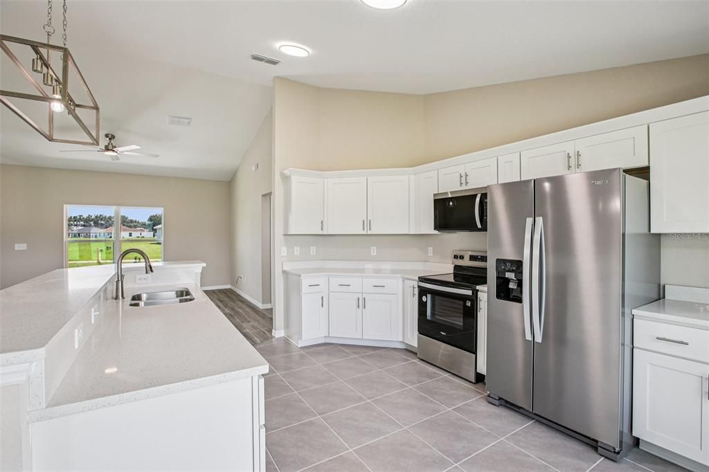 For Sale: $399,900 (3 beds, 2 baths, 1884 Square Feet)