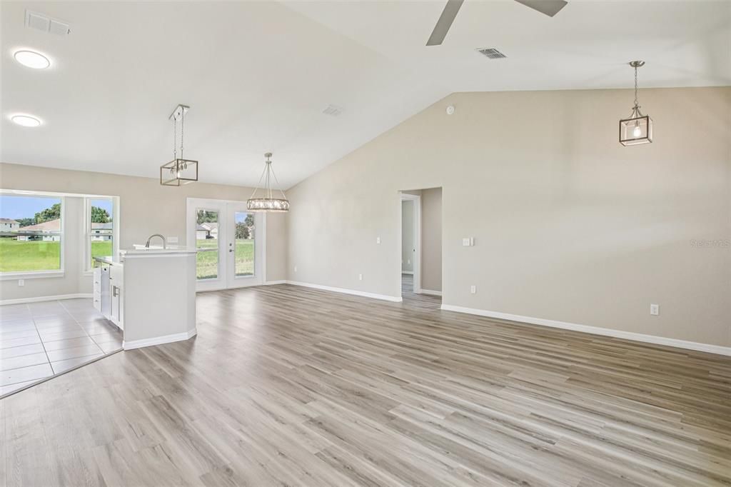 For Sale: $399,900 (3 beds, 2 baths, 1884 Square Feet)
