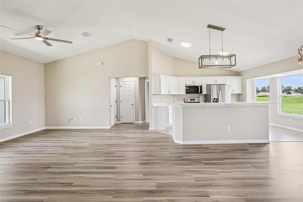 For Sale: $399,900 (3 beds, 2 baths, 1884 Square Feet)